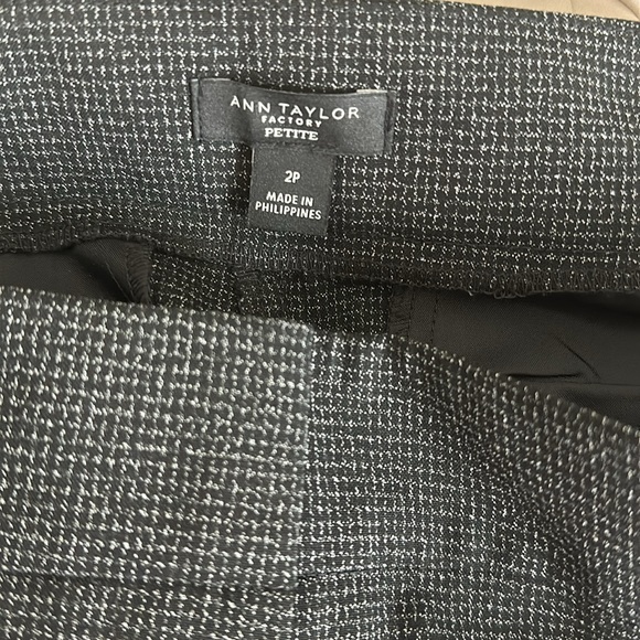 Ann Taylor Factory Suit Pants - Size 2P - Black/Gray - Picture 5 of 6